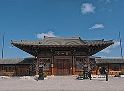 異地重建後的宝山寺山门