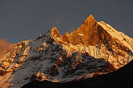 आधार शिविरसँ माछापुच्छ्रे हिमालय