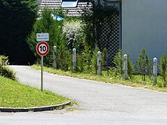 10 km/h dans une zone résidentielle à Nangy, Haute-Savoie.