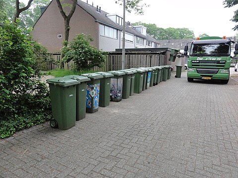 Collecte automatisée d'ordures ménagères dans un lotissement, Pays-Bas, 2016.