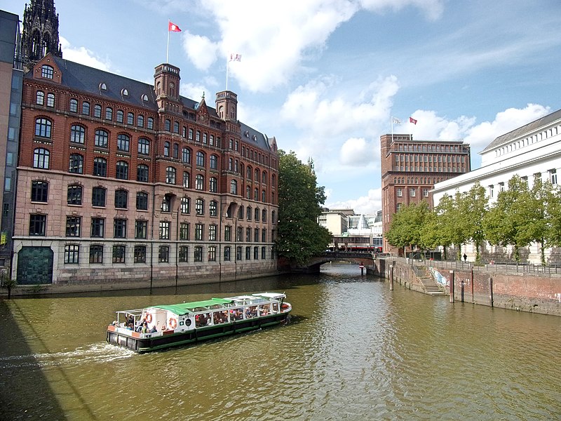 File:Nikolaifleet- Laeiszhof-Hamburg-Altstadt.jpg