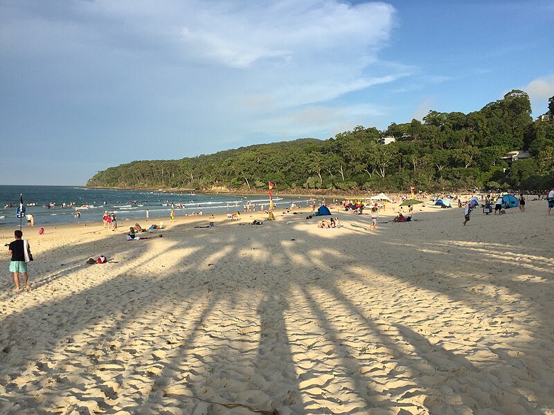 File:Noosa Heads beach in January 2015.JPG