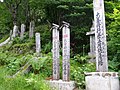 Oggetti religiosi sulla strada per il tempio Ōminesan-ji