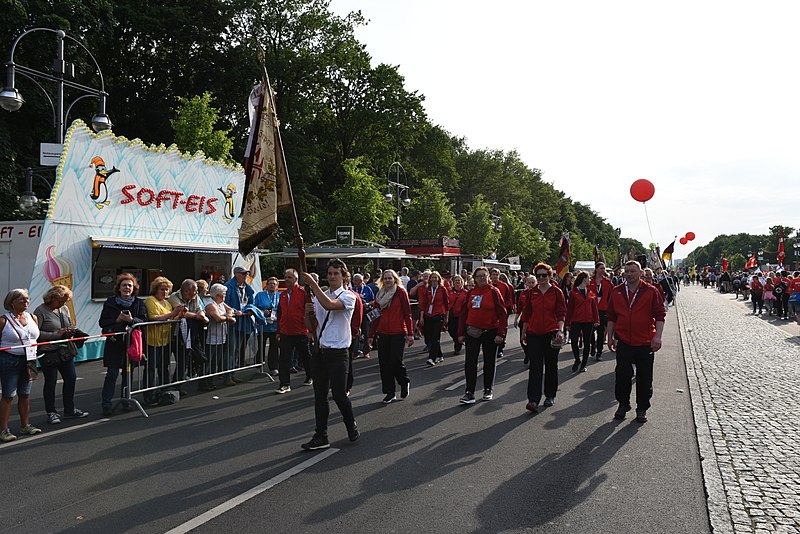 File:Parade at Internationales Deutsches Turnfest Berlin 2017 (Martin Rulsch) 155.jpg