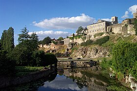 Parthenay Citadel from Saint-Paul Bridge 2.jpg