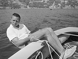 Paul Elvström si esibisce nella classe Finn nel Golfo di Napoli alle Olimpiadi del 1960