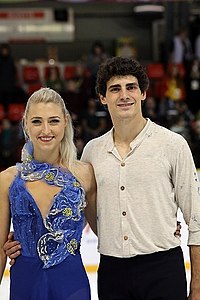 Piper Gilles y Paul Poirier en la Internacional de Francia 2018 - Ceremonia de entrega de premios.jpg