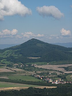Pohled od vesnice Kletečná