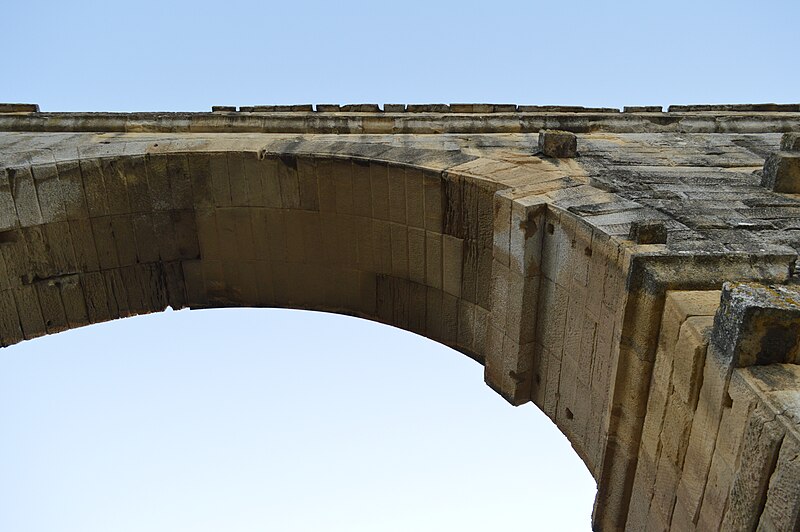 File:Pont du Gard Arch Underside.jpg