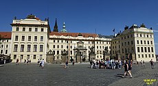 The main courtyard and the hourly changing of the castle guard (Hradní stráž)