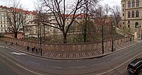Praha - Josefov Starý židovský hřbitov (pohled z budovy FJFI)