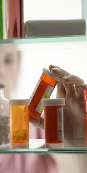 File:Prescription medication being dispensed.tiff