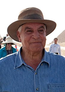 President Barack Obama tours the Pyramids and Sphinx with Secretary General of the Egyptian Supreme Council of Antiquities (Hawass cropped).jpg