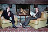 1985년 로널드 레이건(왼쪽)과 미하일 고르바초프(오른쪽)와의 회담 모습