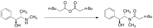 Acylace (S,S)-pseudofedrinu acylanhydridem