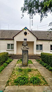 Pushkin monument in Pushkino (Ukraine, Transcarpatia).jpg