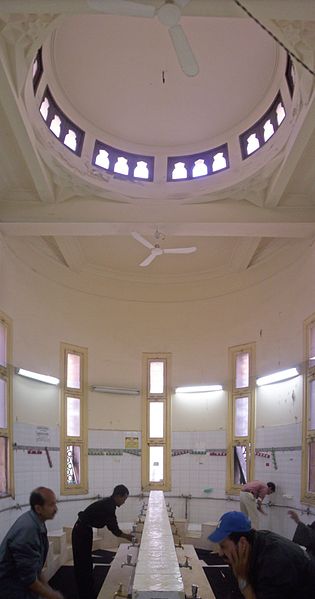 File:Qaed Ibrahim Mosque-Interior (13).jpg