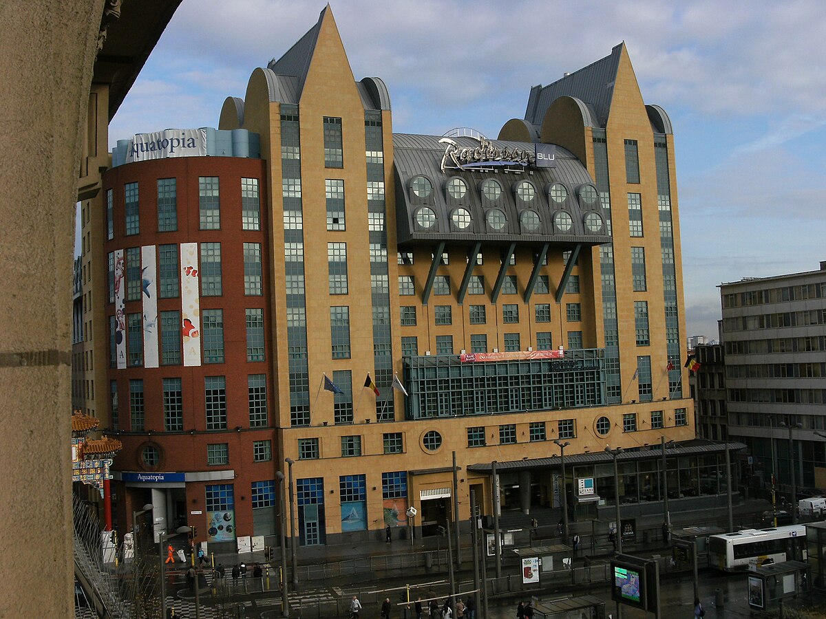 File:Radisson hotel.jpg - Wikimedia Commons