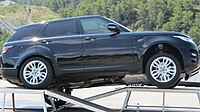 Range Rover Sport 5.0 Supercharged bei maximaler Achsverschränkung und starker Beanspruchung der Luftfederung