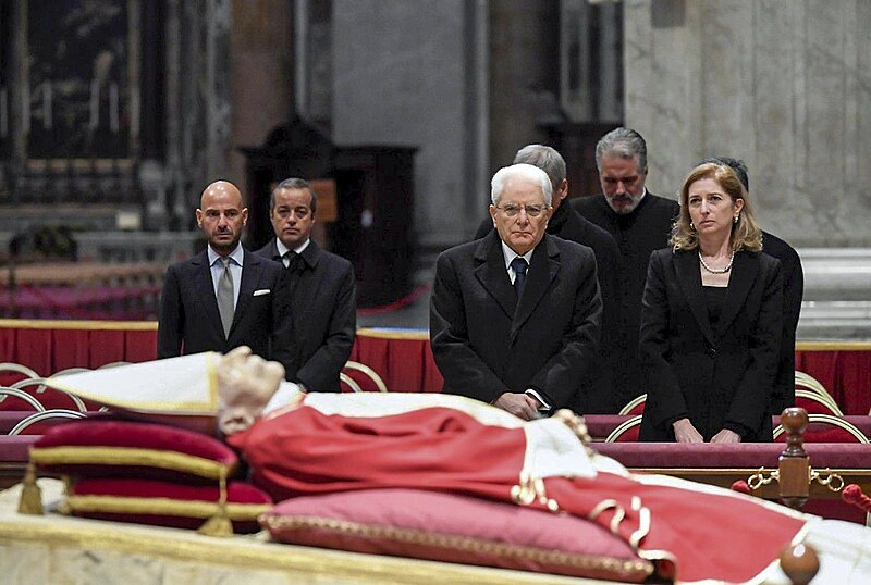 File:Ratzinger funeral (01).jpg