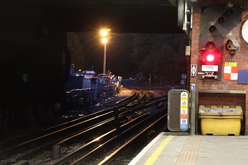 File:Rayners Lane Underground Station (August 2023) 03.jpg