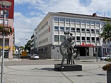 Rheinfelden (Baden) Friedrichplatz.  Sculptură.  Familie mare.  De Rudolf Scheurer (1931-2020)
