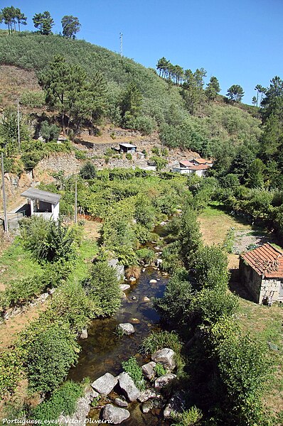 File:Rio Ovil - Portugal (48977528361).jpg