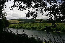 The River Stour with Shillingstone Hill, an eastern spur of Bell Hill, in the background River Stour - geograph.org.uk - 369930.jpg