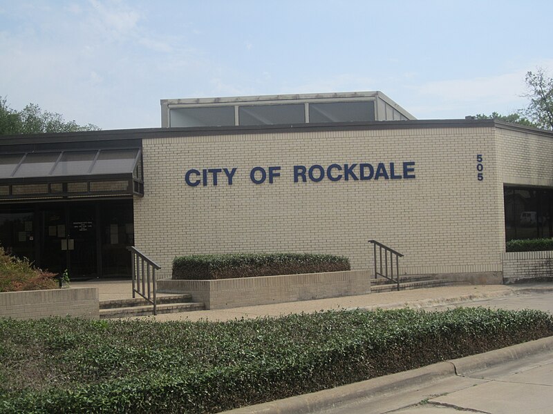 File:Rockdale, TX, City Hall IMG 2244.JPG