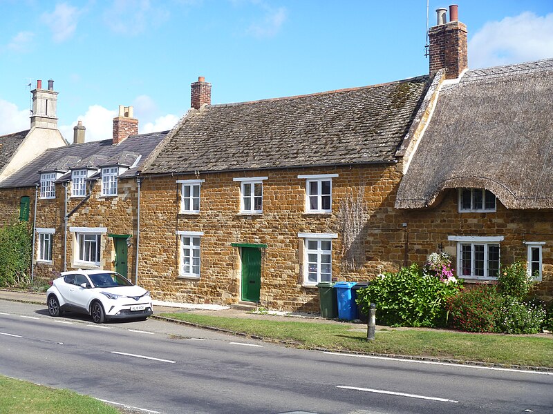 File:Rockingham village (7) (geograph 7171272).jpg