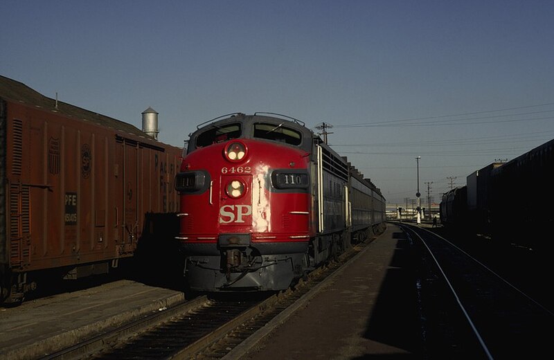 File:SP 6462 with train 110 at Santa Clara, April 1970.jpg