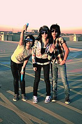 Scene kids wearing skinny jeans, late-2000s Scene kids2.jpg