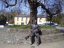 Seamus Ennis statue