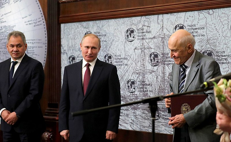 File:Shoigu, Putin, Drozdov (2018-04-27).jpg