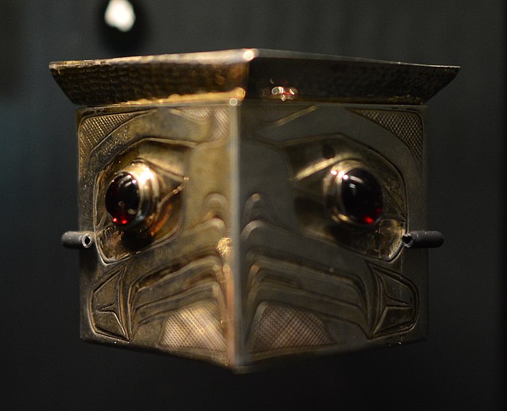 File:Silver Kwakwakaʼwakw lidded box - Burke Museum.jpg