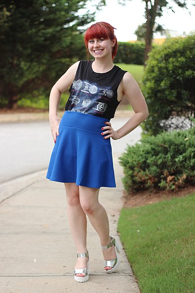 File:Silver Peeptoe Chunky Heels, Cobalt Blue Skater Skirt, and a Star Trek Muscle Tee (21346377676).jpg