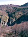 Le site vu d'un point de vue plus haut sur la route