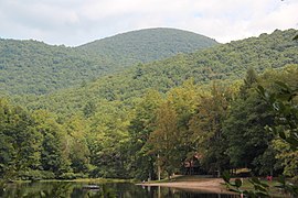 Slaughter Mountain bekeken van Lake Winfield Scott 2.JPG