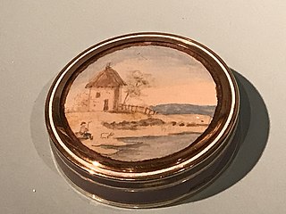 Snuffbox with a removable lid