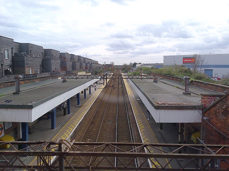 File:Southbury station in 2024 02.jpg