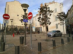 Der Platz mit angegliedertem Spielplatz