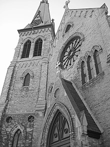 St. Luke's StLukesEpiscopalChurchOnMainStreetRacineWisconsin.jpg