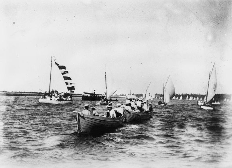 File:StateLibQld 1 65195 Sailing on the Brisbane River, Brisbane, 1900-1910.jpg