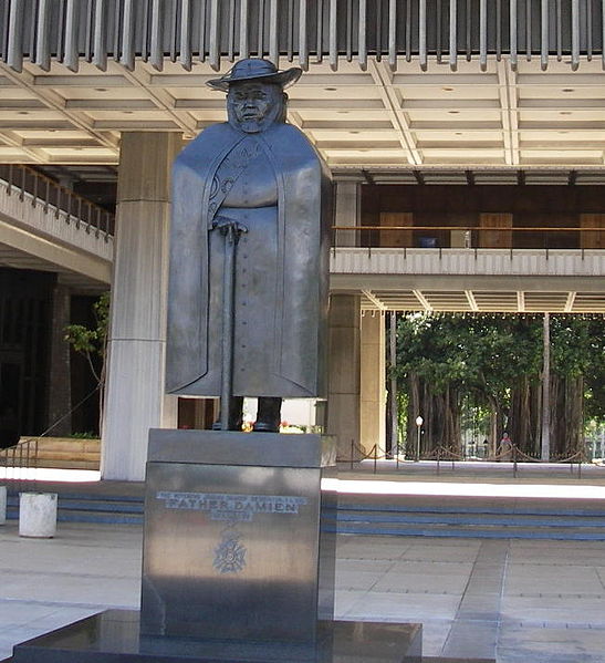 File:Statue of father Damien in front of the Hawaii state capitol.jpg