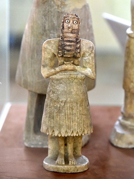 File:Statue of male worshipper from Tell Asmar.jpg