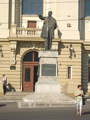 Statuia Lui Mihail Kogălniceanu Din Iași