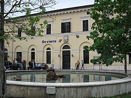 Station van Orvieto-Fronte passagiersgebouw.JPG