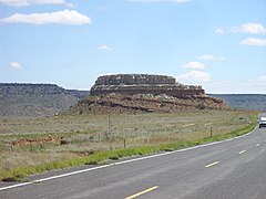 Angular unconformity between the underlying Dockum Group and the overlying Exeter Sandstone at Steamboat Butte in the valley of the Dry Cimmarron, New Mexico
