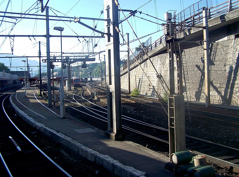 File:Sud Quais Gare de Chambéry-Challes-les-Eaux (mai 2007).JPG