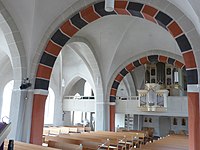 Kreuzgratgewölbe des Mittelschiffs und Orgelempore